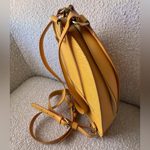 Authentic Louis Vuitton Vintage Epi Mabillon Backpack - Picture 4 of 7